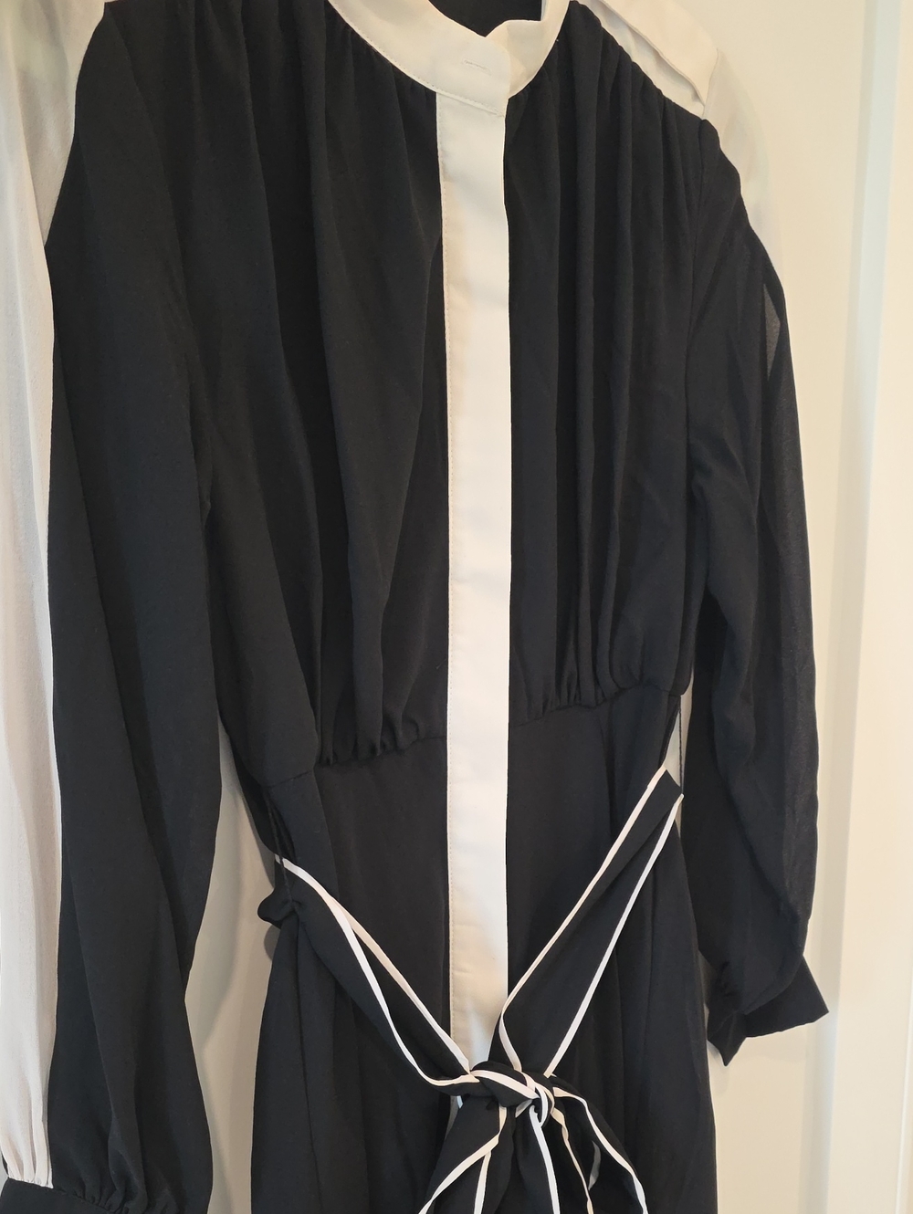 Karen Millen Black and White Long Sleeve Shirt Dress with Contrast Trim | US8P - Picture 6 of 13